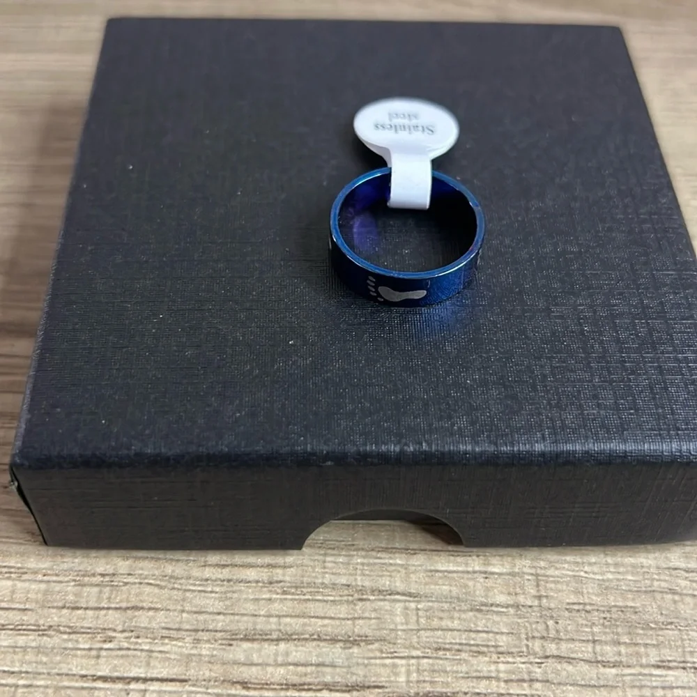 Men Ring - Picture 1 of 2